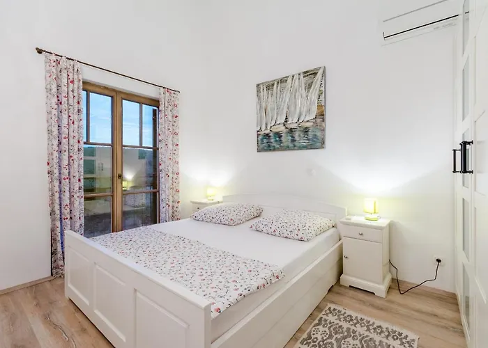 Kameja Διαμέρισμα Donji Okrug (Ciovo)