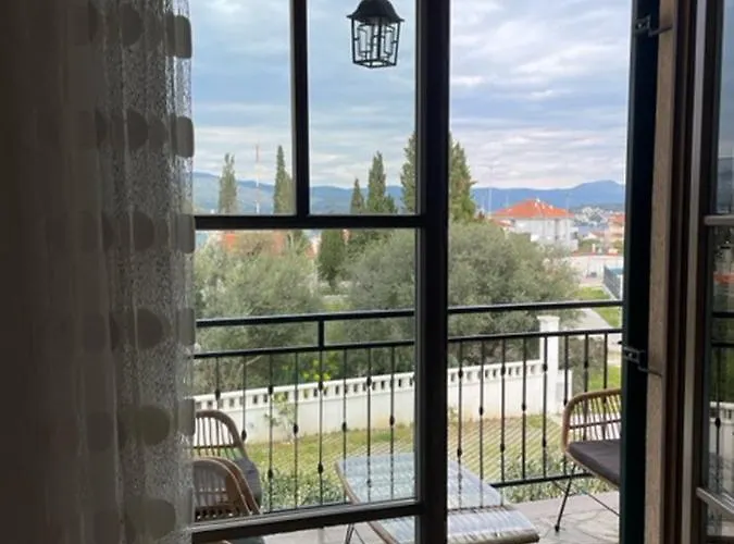 Kameja Διαμέρισμα Donji Okrug (Ciovo)